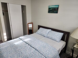 3 slaapkamers, een strijkplank/strijkijzer, wifi, beddengoed