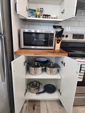 Micro-ondes, four, plaque de cuisson, lave-vaisselle