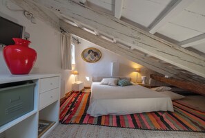 1 habitación, tabla de planchar con plancha, wifi y ropa de cama 