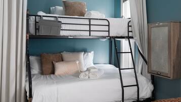 3 bedrooms, iron/ironing board, WiFi, bed sheets