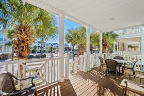 Outdoor dining - About Time: Surfside Beach House (Surfside Beach)