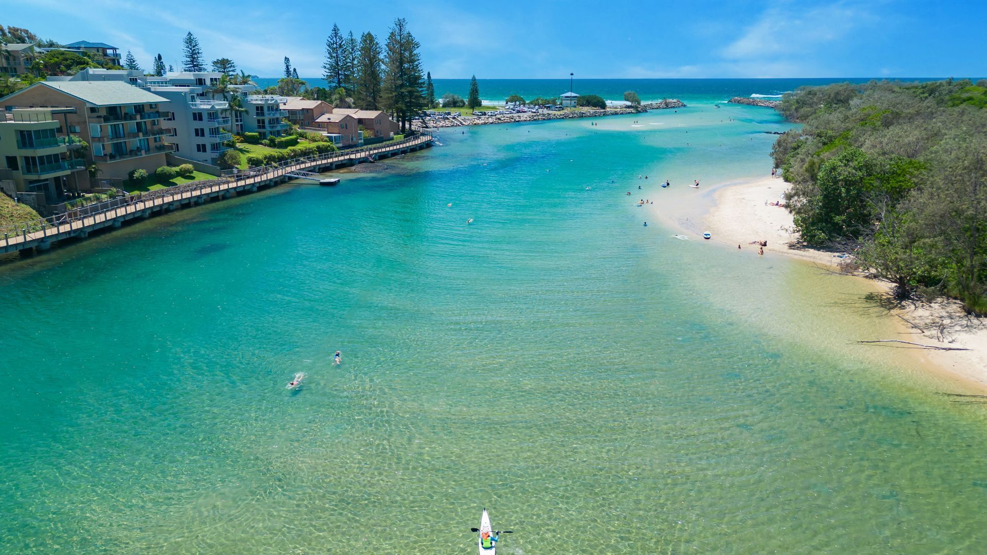 Una spiaggia nelle vicinanze