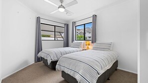 2 bedrooms, iron/ironing board, WiFi, bed sheets - Sunrise Cove 21 - Creekfront on Cudgen Creek (Kingscliff)