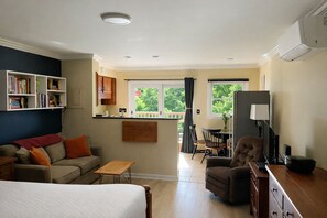 مكتب ومكواة/لوح كي وواي فاي مجانًا وملاءات أسرّة