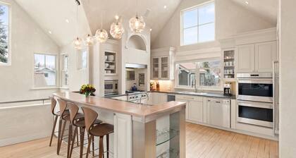 NEW! Highline Aspen | 5 Bed, Rooftop Hot Tub