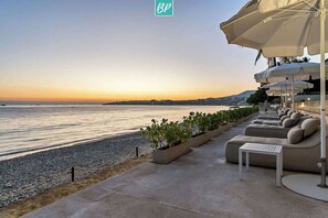 On the beach - 4BR Hidden Gem: Luxe Oceanfront Living in Bucerias (Bucerías)