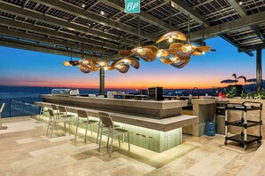 Bar (on property) - 4BR Hidden Gem: Luxe Oceanfront Living in Bucerias (Bucerías)