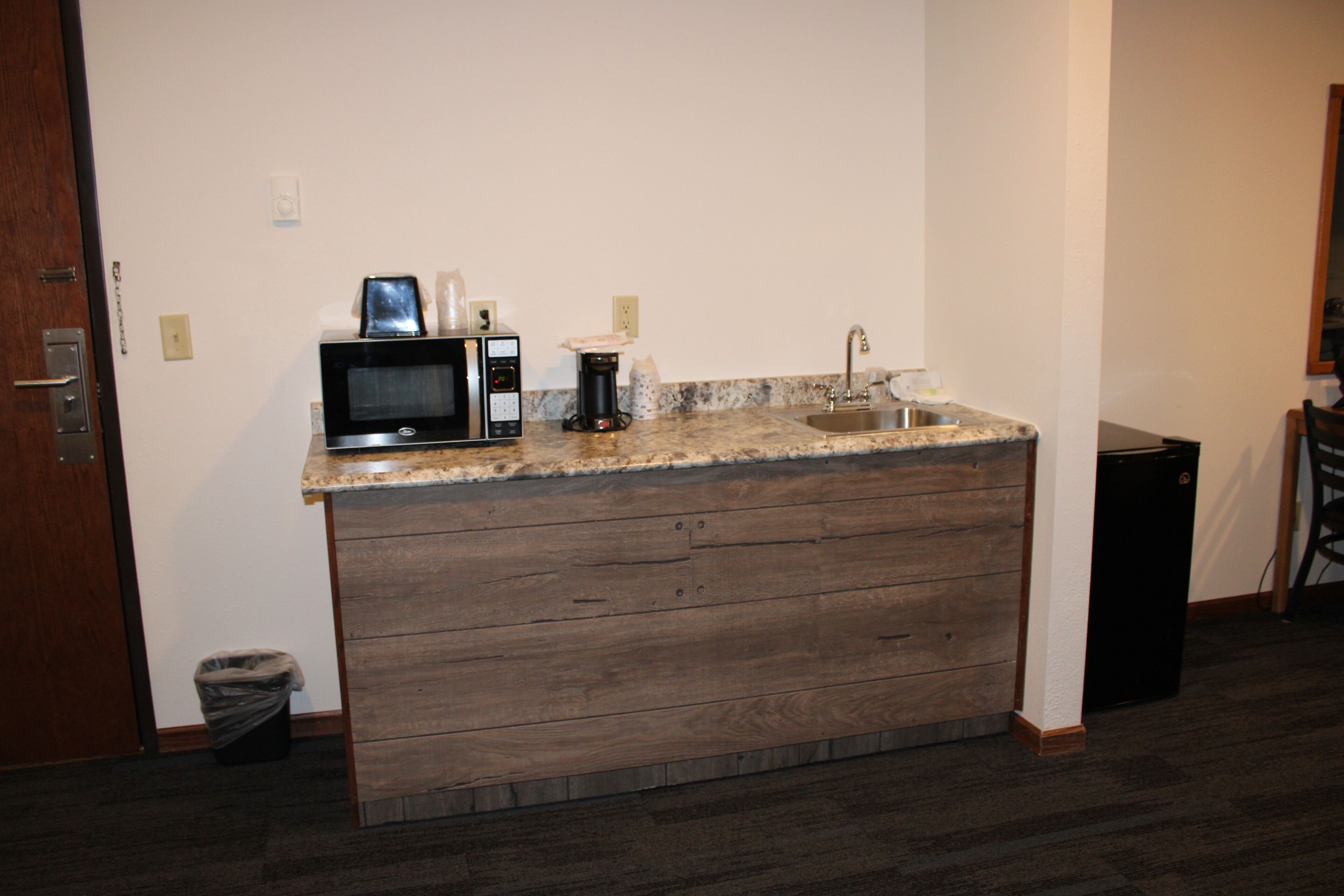 Deluxe Quadruple Room | Desk, free WiFi