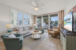 Smart TV, books - Beautiful Resort Condo On The Beach- The perfect getaway (Gulf Shores)