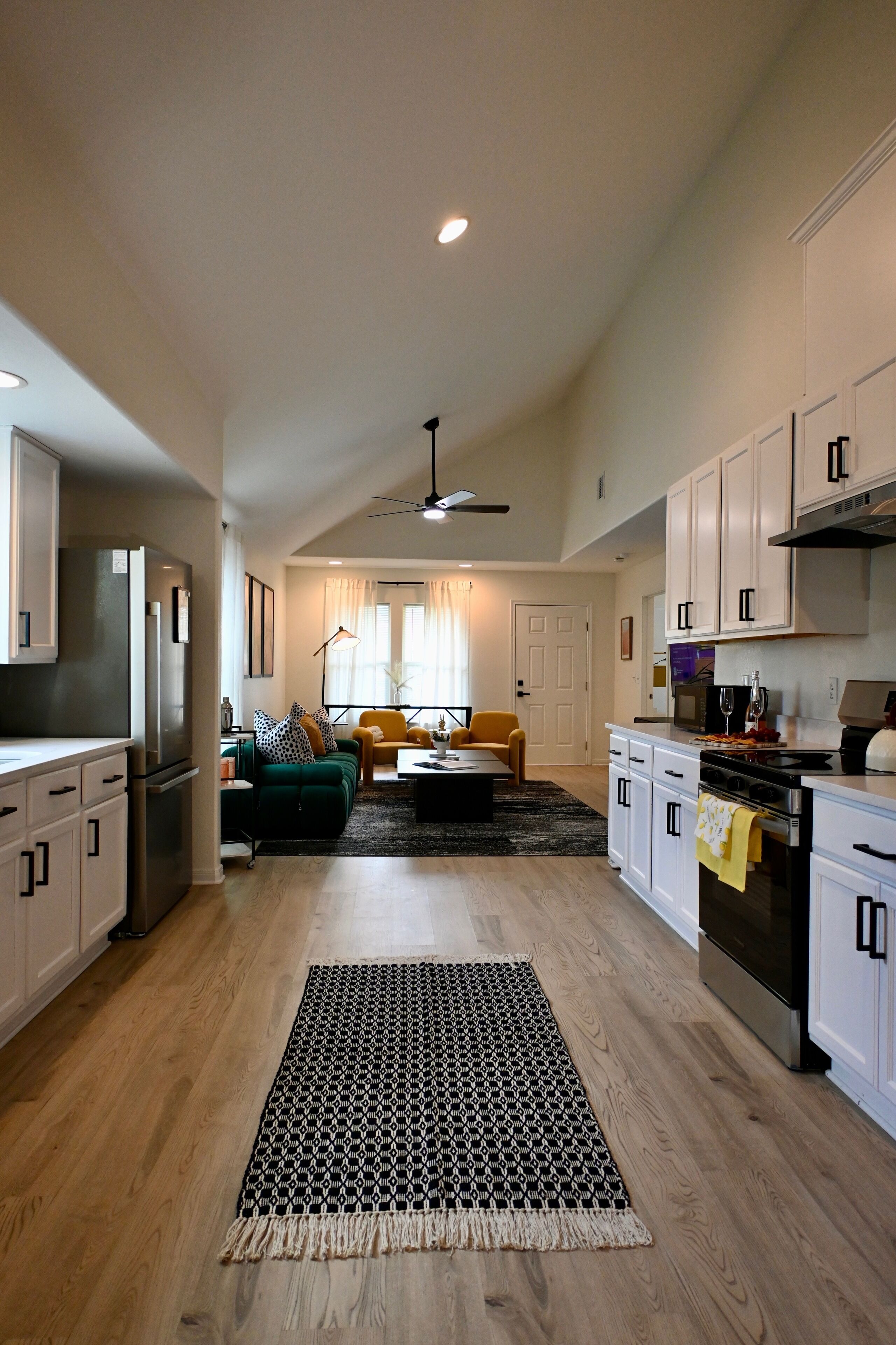 Mikroaaltouuni, uuni, liesi, astianpesukone