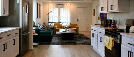 Mikroaaltouuni, uuni, liesi, astianpesukone