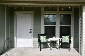 Exterior detail - Retro-Luxury 3BR/2BA Home-Minutes from Downtown and Houston hot spots (Houston)