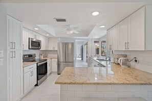 Private kitchen - New Rental  Private 3 Bed/2 Bath Heated Pool Near Bobby Jones Golf! (Sarasota)
