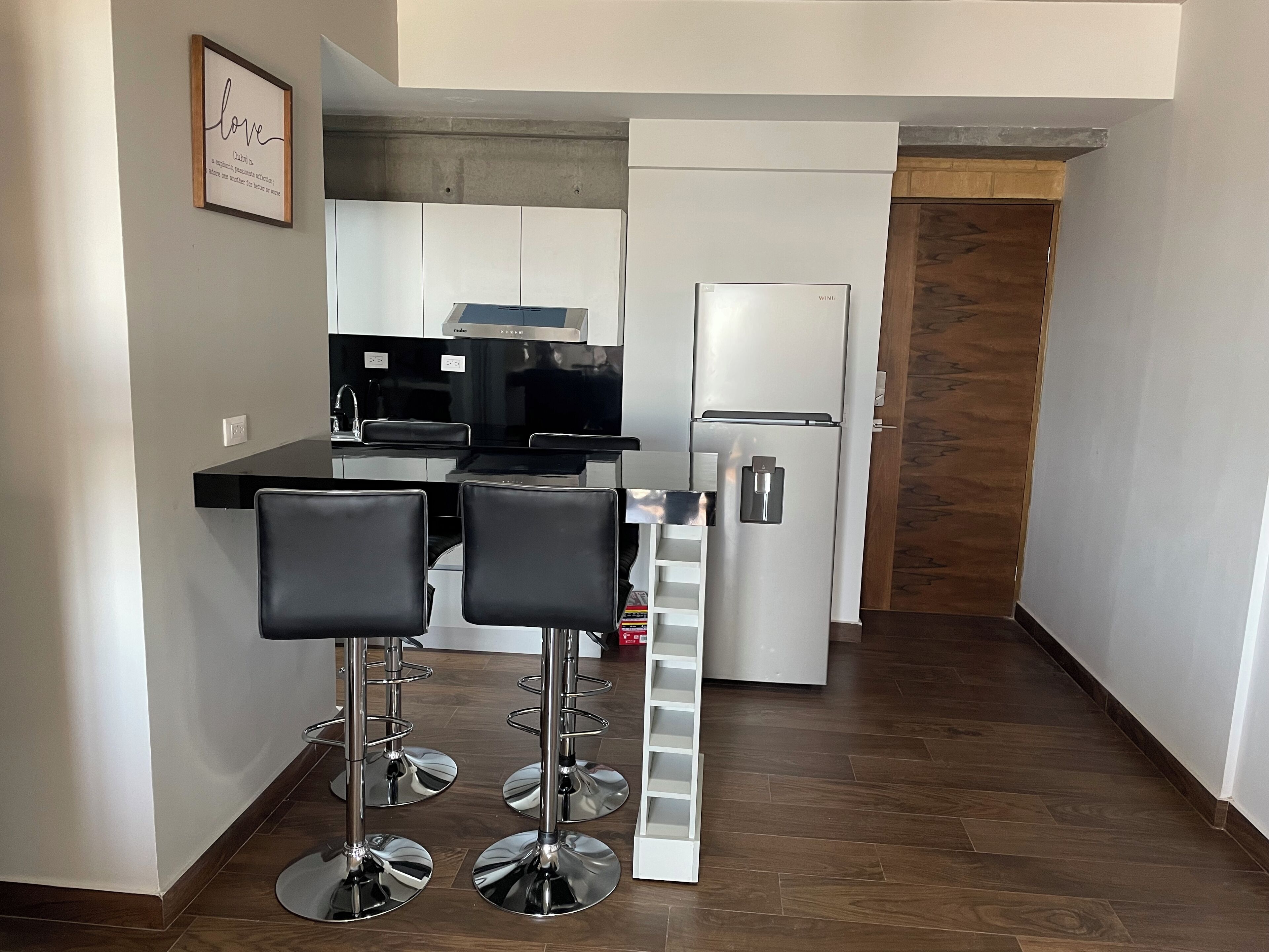 Coffee/tea maker, fridge, microwave, stovetop
