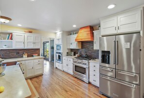 Mikrowelle, Ofen, Herdplatte, Geschirrspüler