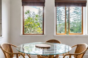 Dining - Lil Nauti Broadview Apartments (Brunswick Heads)