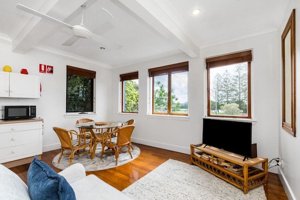 TV - Lil Nauti Broadview Apartments (Brunswick Heads)