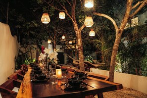 Outdoor dining - CASA TIRA - Your Luxury Jungle Mansion in Tulum (Tulum)