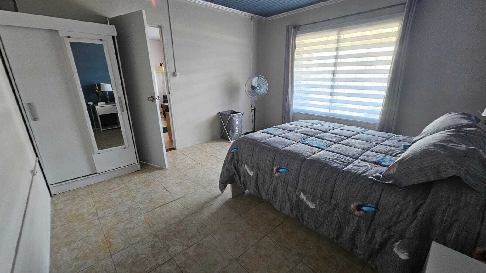 Strykejern/-brett, internettilgang og sengetøy