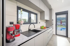 Fridge, microwave, oven, stovetop - Villa Rosignola (Istria - Pula) (Pula)