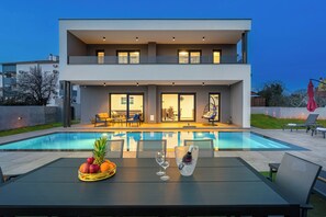 Outdoor dining - Villa Rosignola (Istria - Pula) (Pula)