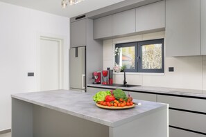 Coffee/tea maker, fridge, microwave, oven - Villa Rosignola (Istria - Pula) (Pula)