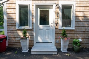Exterior detail - Charming 3-bedroom house in beautiful Sandwich with AC (Sandwich)