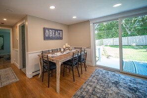 Dining - Charming 3-bedroom house in beautiful Sandwich with AC (Sandwich)