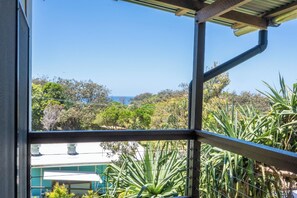 Property grounds - Laguna - Unique, Architect-designed Beach House (Point Lookout)