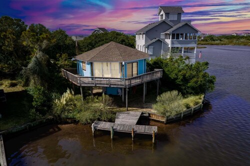 8951 - Canalfront Hideaway w/ Dock & Sunset Views