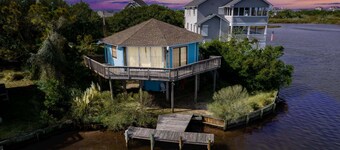 8951 - Canalfront Hideaway w/ Dock & Sunset Views