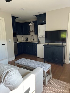 Interior - Quaint studio with AC in the charming Fondren area of Jackson. (Jackson)