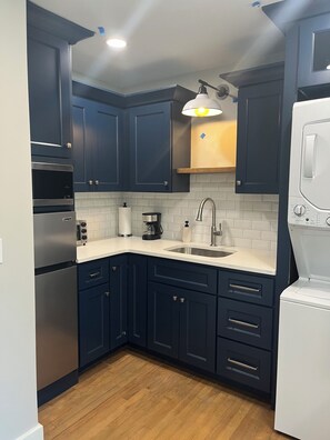 Microwave - Quaint studio with AC in the charming Fondren area of Jackson. (Jackson)