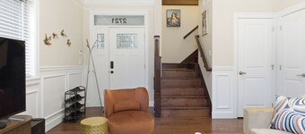 Bright 3BR Retreat, Near Downtown & SkyTrain