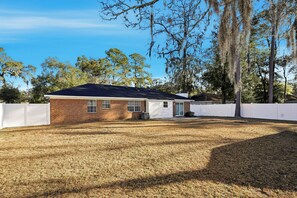 Exterior - Secret Savannah Hideaway (Savannah)