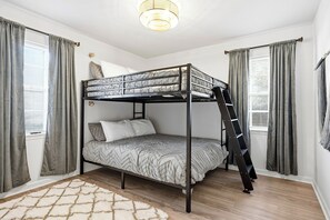 Free WiFi, bed sheets - Secret Savannah Hideaway (Savannah)