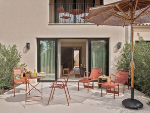 Outdoor dining - The Lodge Mallorca (Sa Pobla)