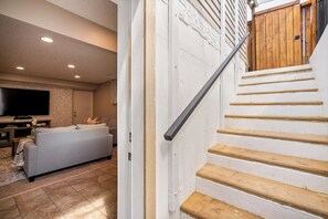 Interior - Cozy Panorama Hills Guest Suite | Private Entry | Near YYC Airport (Calgary)