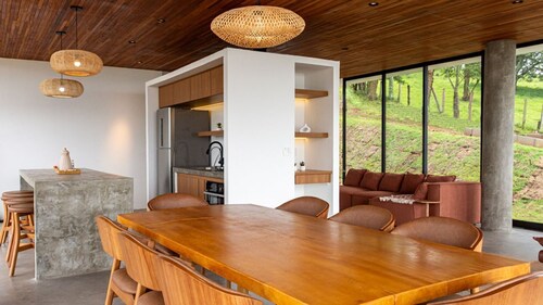 Casa c/ Piscina e Vista Panorâmica | Bueno Brandão