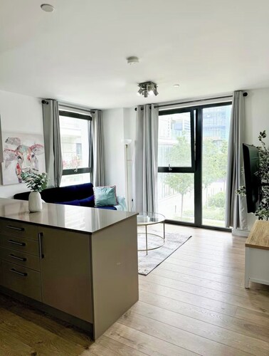 Luxury 2 bed Apartment Near Canary Wharf