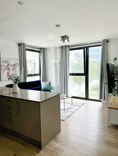 Luxury 2 bed Apartment Near Canary Wharf