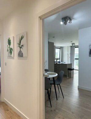 Dining - Luxury 2 bed Apartment Near Canary Wharf (London)