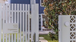 Exterior detail - Azure- Coastal retreat (Kingscliff)