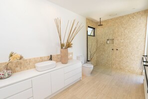 Towels, soap, toilet paper - Tree House by the Sea - Brand New Coastal Retreat with Ocean Views (Point Lookout)
