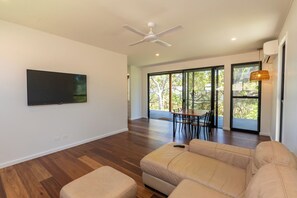 TV - Tree House by the Sea - Brand New Coastal Retreat with Ocean Views (Point Lookout)
