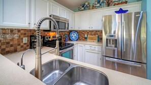 House (3 Bedrooms) | Interior - Casa Sueño by Avantstay Spa + Firepit + Ship Channel Views + Walk to Nature Preserve (Port Aransas)