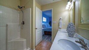 House (3 Bedrooms) | Interior - Casa Sueño by Avantstay Spa + Firepit + Ship Channel Views + Walk to Nature Preserve (Port Aransas)
