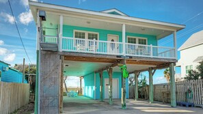 House (3 Bedrooms) | Interior - Casa Sueño by Avantstay Spa + Firepit + Ship Channel Views + Walk to Nature Preserve (Port Aransas)