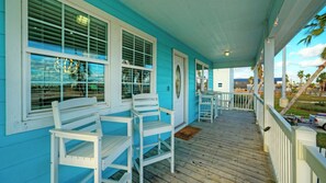 House (3 Bedrooms) | Interior - Casa Sueño by Avantstay Spa + Firepit + Ship Channel Views + Walk to Nature Preserve (Port Aransas)