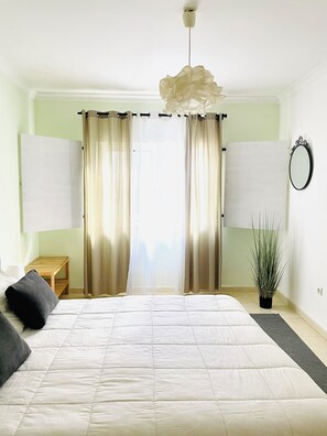 1 bedroom, WiFi, bed sheets - Central apartment (Lagos)